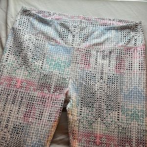 Women’s large, brand “Fabletics” workout capris, like new never worn